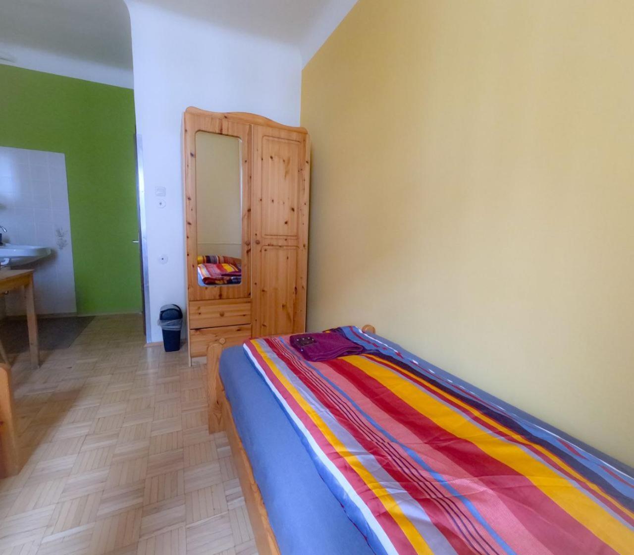 Cozy Rooms - U3 Hutteldorferstrasse Viyana Dış mekan fotoğraf